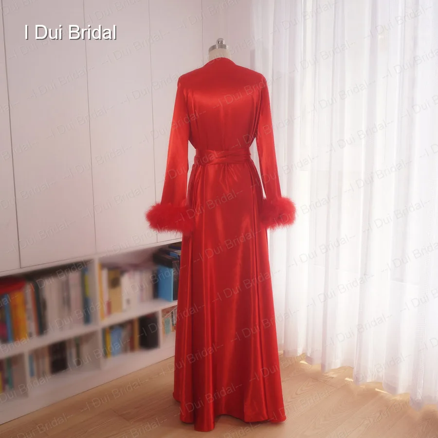 Рисунок 2 - Женская атласная пижама с перьевой отделкой