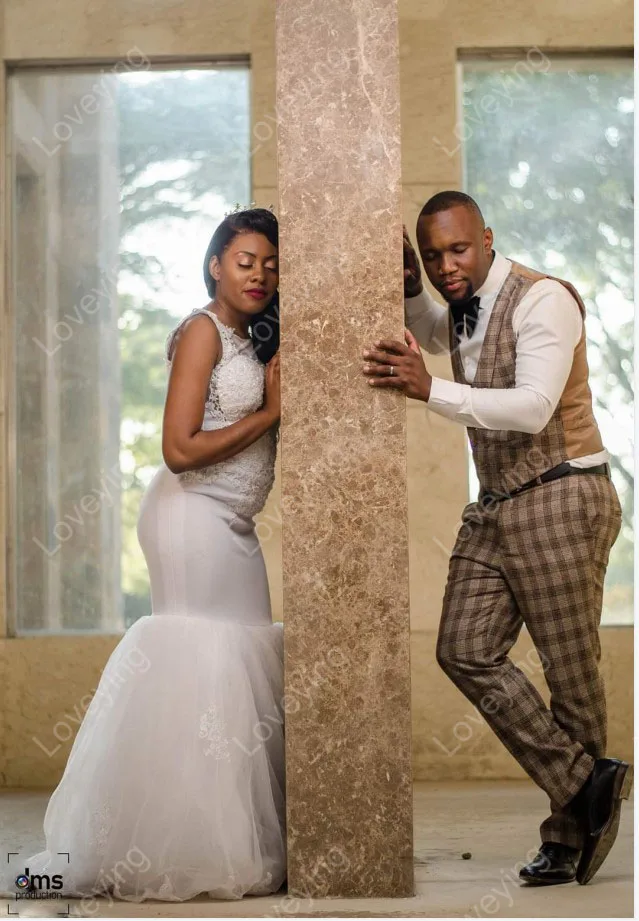 

Stunning Crew Neckline Sleeveless Lace Appliques African Wedding Dresses Court Train Mermaid robe mariée Bride Bridal Gowns