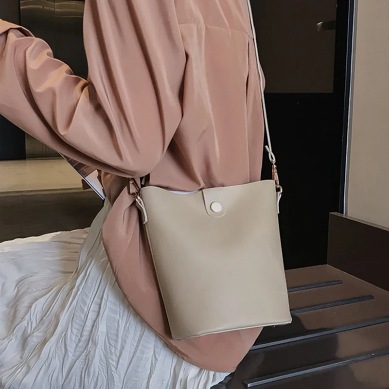 

2021 Fashion Women PU Shoulder Messenger Bag Casual Solid Female Bucket Bag Crossbody Handbag Simple Wild Tote Phone Coin Purse