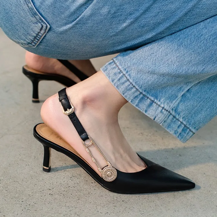 Женские туфли с острым носком черные кожаные лодочки на ремешке ремешком пятке