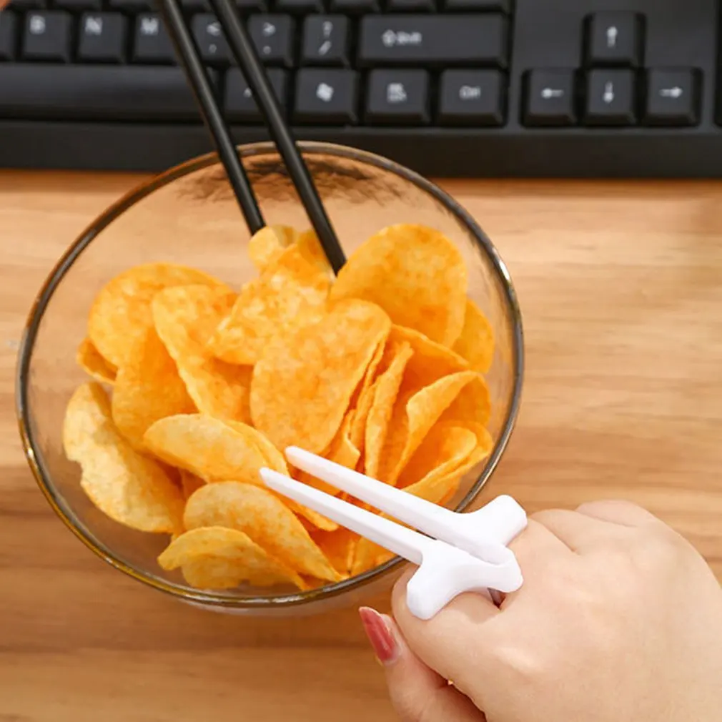

Play game finger chopsticks lazy assistant chopstick holder snacks not dirty hand chopsticks new product finger ring lazy Tool