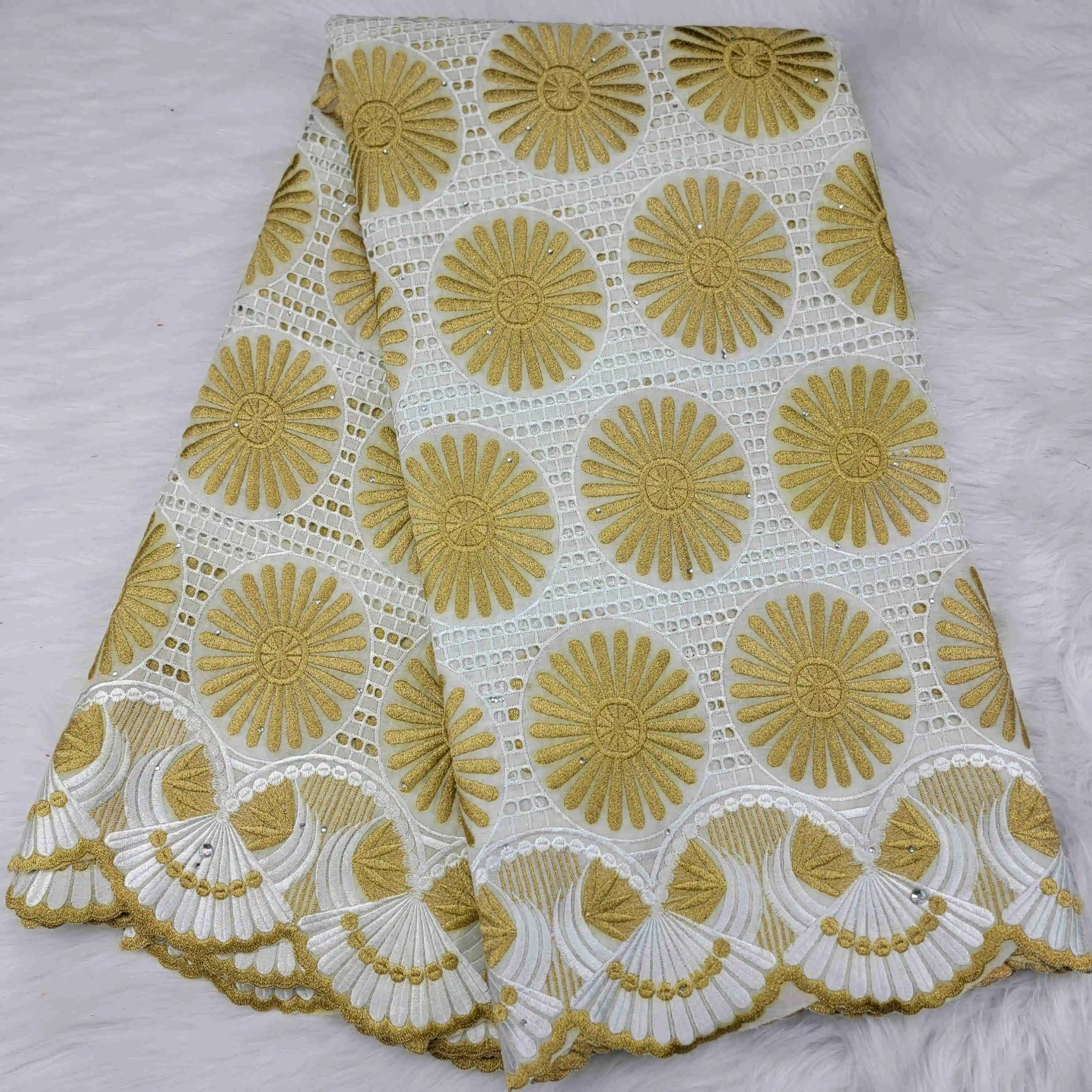 

Hot Sell African Lace Fabric Swiss Voile Lace 2021 High Quality African Women Party Pure Soft Nigerian Lace Fabric HLC369 (1)