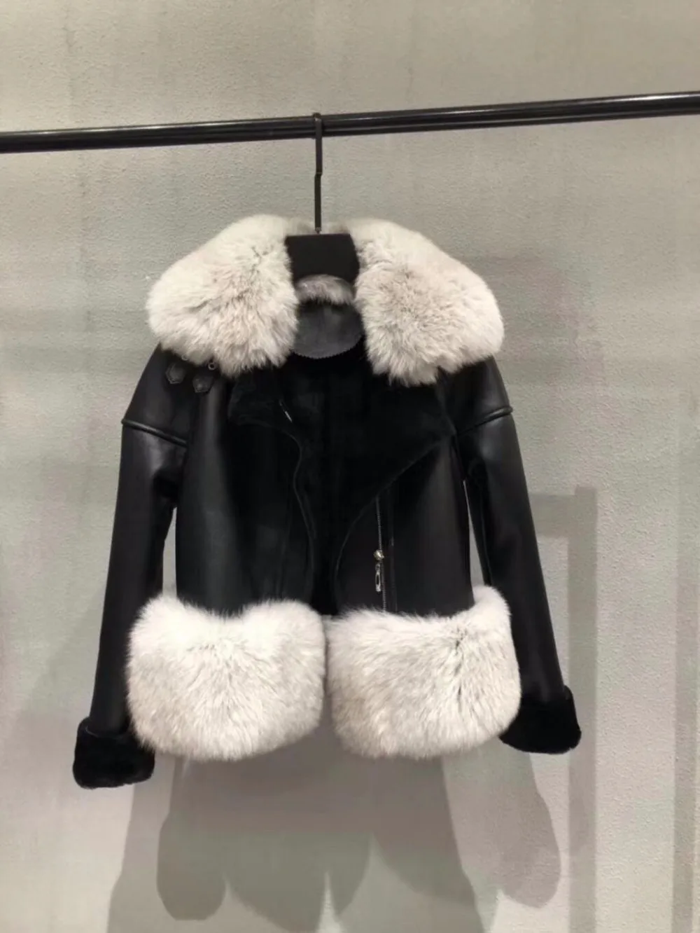 

Top Sales Lady Leather Outside Real Fox Fur Collar Vintage Womens Coat Windproof Warm Thickness Cool Girl Women's Winter Jackets