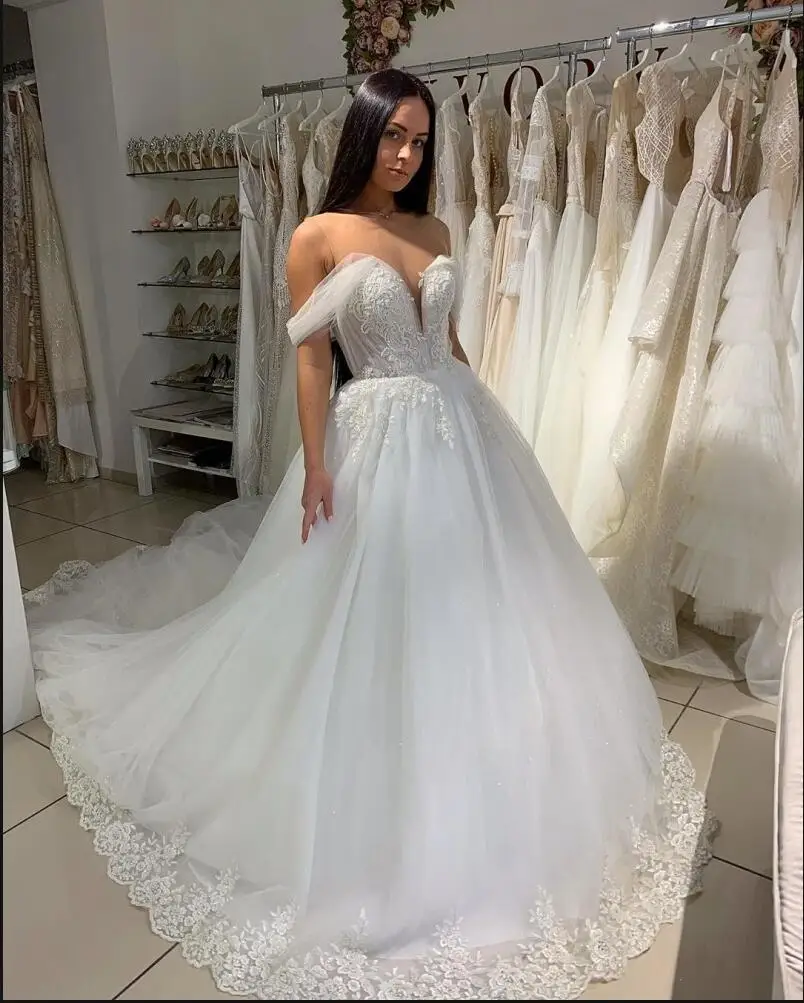 

2021New arrival Bridal Dress Wedding Sheer Tulle Boat Neck Chapel Train Sleeveless Sweetheart Lace Appliques Bride Gown A-Line