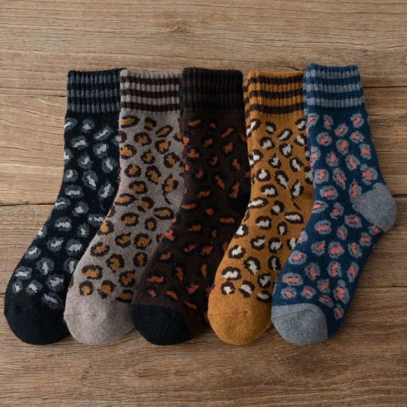 

Thicken Women Sock Leopard Woman Socks Fashion Striped High Quality Sox Cotton Standard Cotton Warm Winter Calcetines Hombre