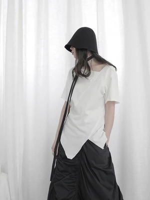 Женская футболка Yamamoto Однотонная с коротким рукавом необычного дизайна модель