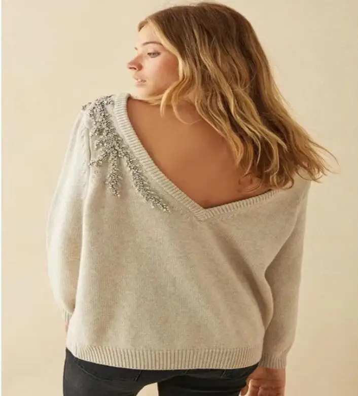 

2020 Autumn and Winter New Knitted Handmade Nail Drill Leaves Big V Open Back Blouse