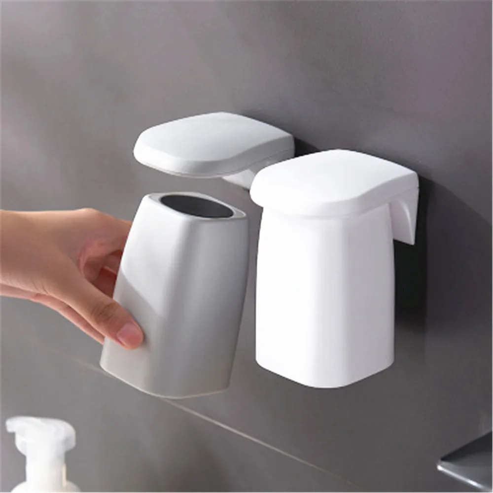 

2PCS Magnetic Gargle Mug Wall-Mounted Inverted Drain Mouthwash Cup Holder Set Simple Couple Wash Cup Household Storage Rack