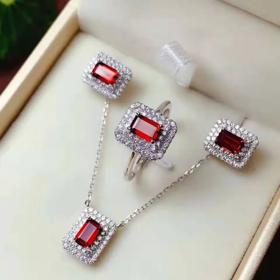 

Женский комплект из колье и серёг, из серебра 925 пробы