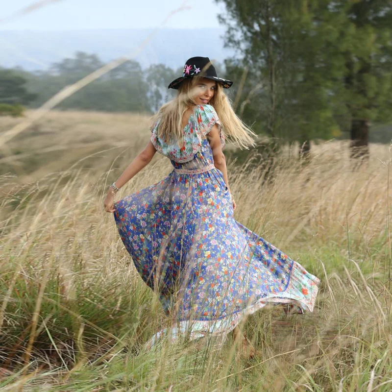 

Printed Women's Dress V-neck Mid-waist Hedging Stitching Big Swing Skirt Bohemian Holiday Style Casual Pleated Dress 2021 New