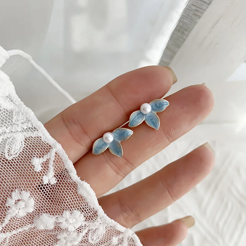 

Красивые серьги-клипсы с голубыми цветами, клипсы для ушей без отверстий, жемчужные цветочные клипсы, серьги без пирсинга CE1542