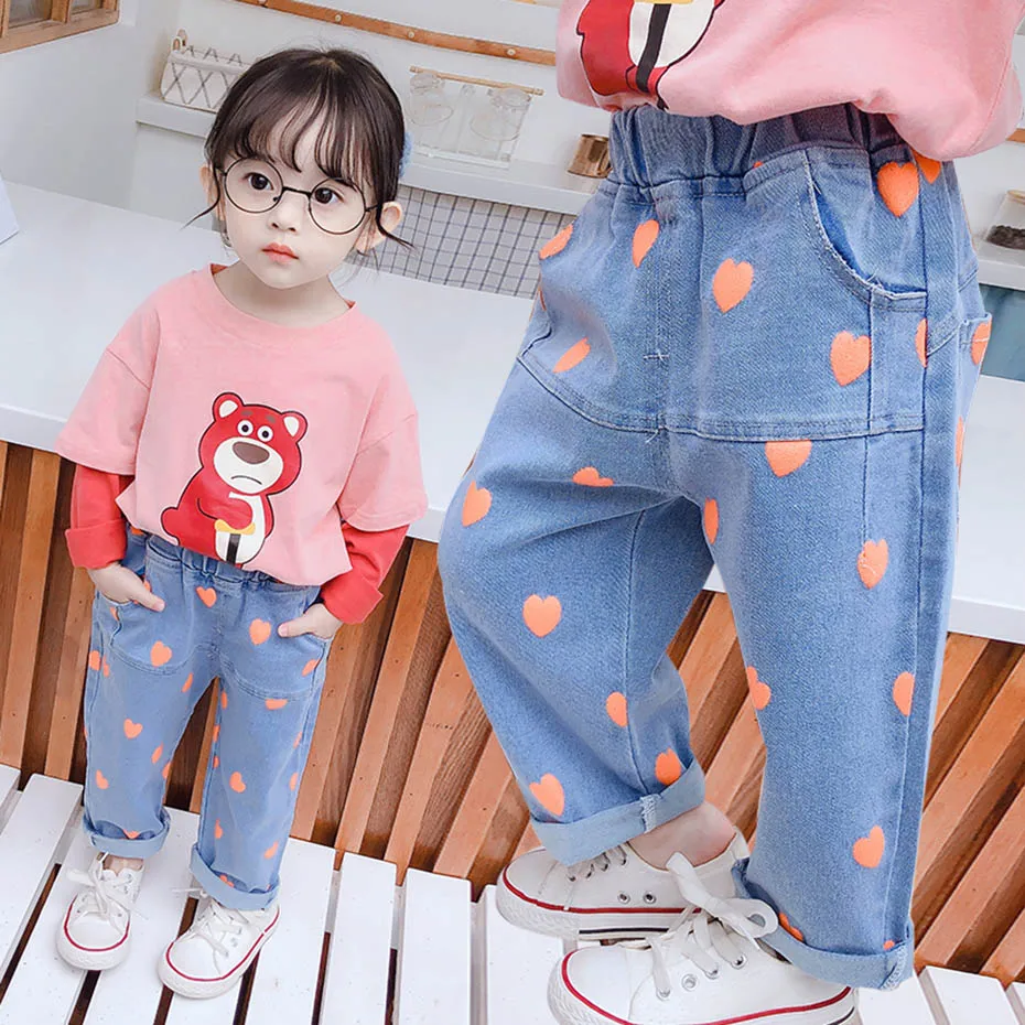 Джинсы с сердечком для девочек детские джинсы повседневные стильные малышей