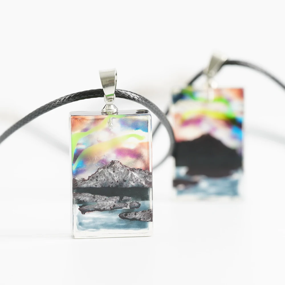 

LeeSell Snow Mountain Lake Surface Resin Ball Bead Pendant Necklace Blue Sky And White Clouds Mountain Necklace For Women Gifts