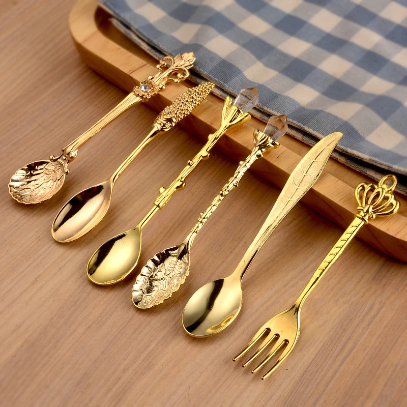 

Vintage Spoons Fork Mini Royal Style Metal Gold Carved Coffee Snacks Fruit Dessert Fork Kitchen Tool Teaspoon 6pcs/1set