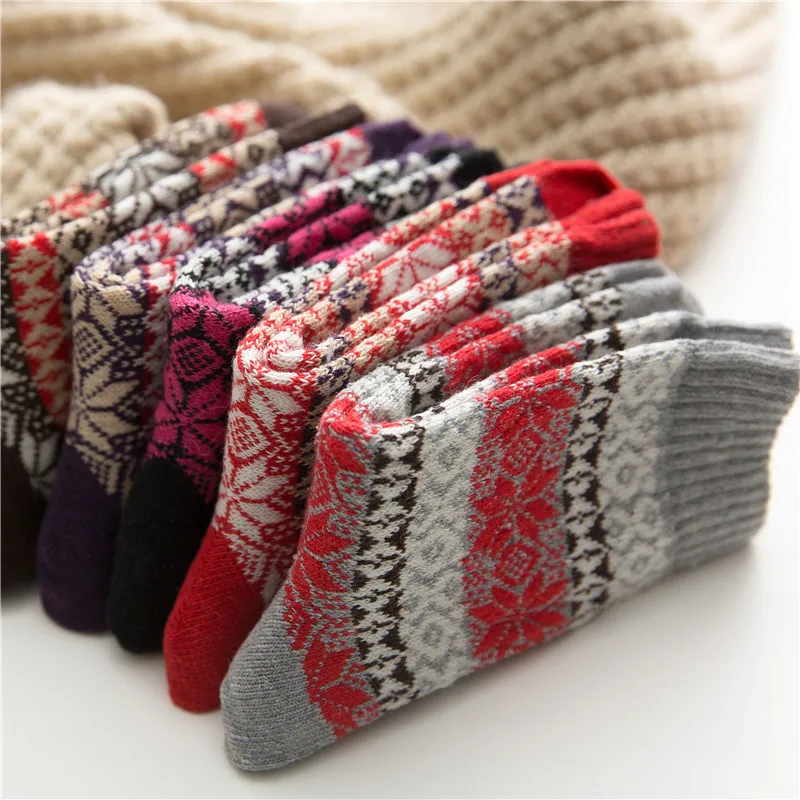5 Pairs Wool Socks for Women Thick Knit Vintage Crew Socks Winter Warm Soft Comfortable Snowflake Patterns Cozy Socks