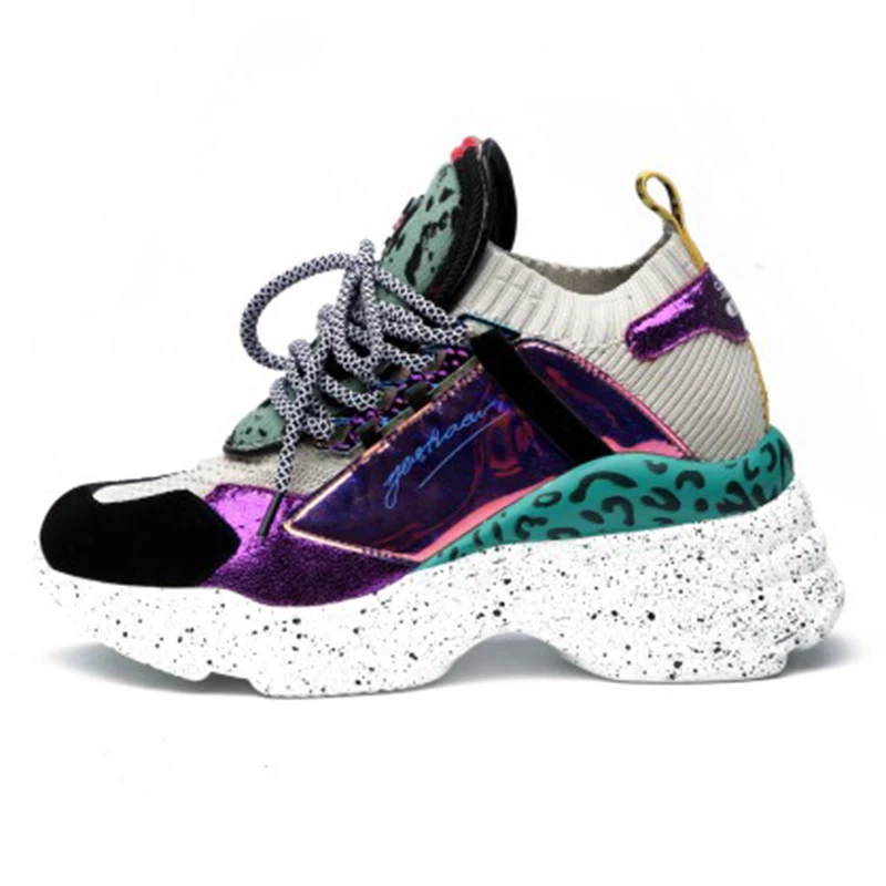 Весенние женские кроссовки на платформе с закругленным носком цвета шампанского