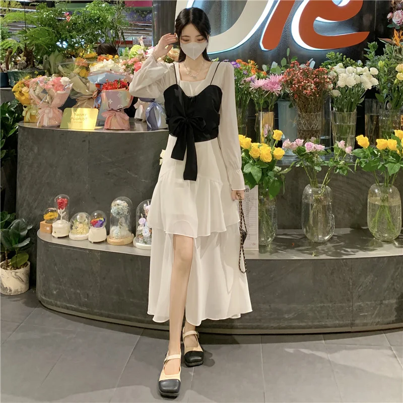 Маленькое черное платье А-силуэта с квадратным вырезом |