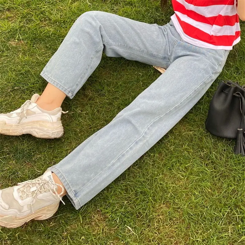 

2021 spring and summer new high waisted jeans women loose Korean students show thin light color straight tube wide leg trousers