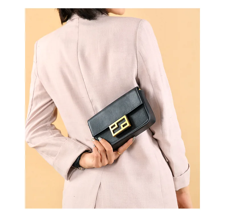 

Women's Bag Fashion Korean Cowhide Chain Bag Simple One Shoulder Messenger Bag Small Square Bag with Hood