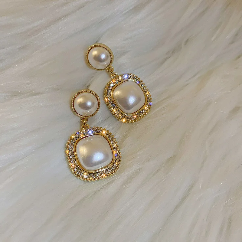 

LOVOACC Temperament Simulated Pearl Pendant Earrings for Women Ladies Shiny Rhinestone Square Dangle Earrings Trendy Oorbellen