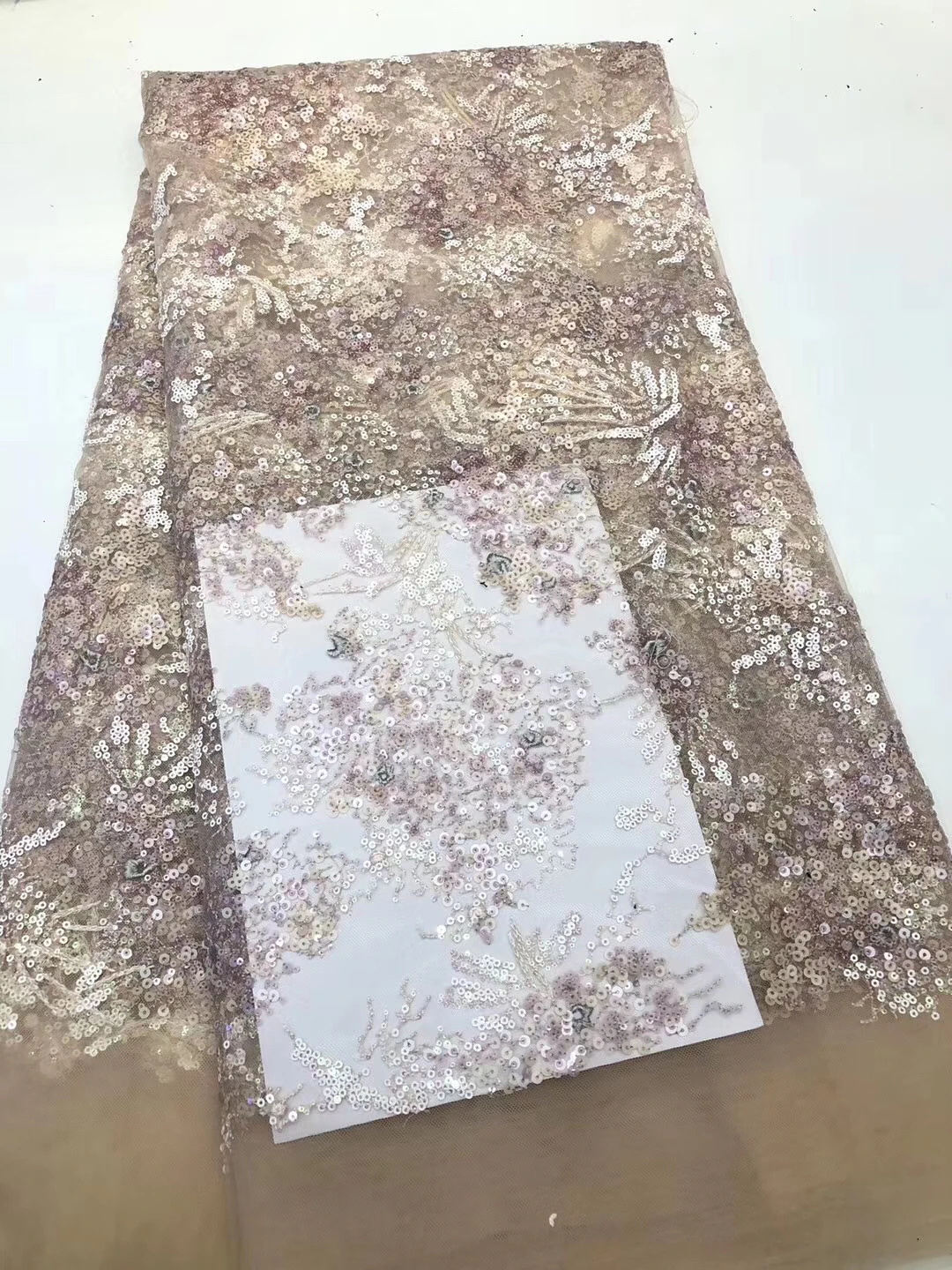 

The latest Nigerian sequin lace fabric 2020 French wedding tulle lace fabric of high quality African lace fabric D38381
