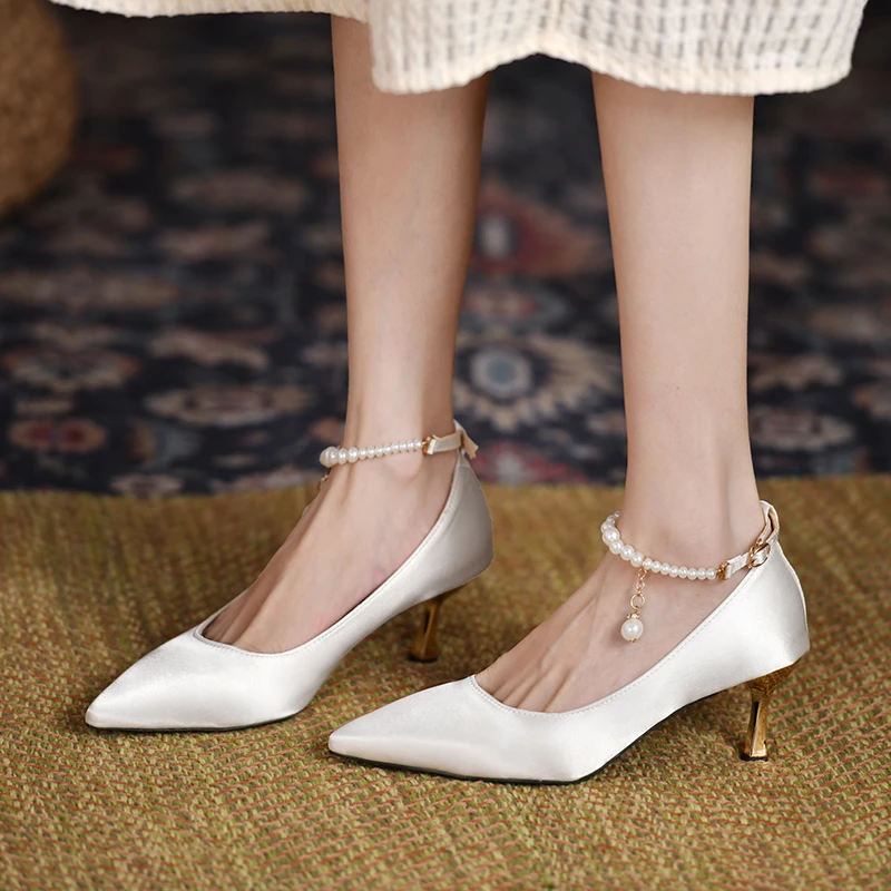 

Новинка 2021, модные европейские и американские атласные туфли на шпильках с острыми носками и бусинами, новые привлекательные резиновые туф...