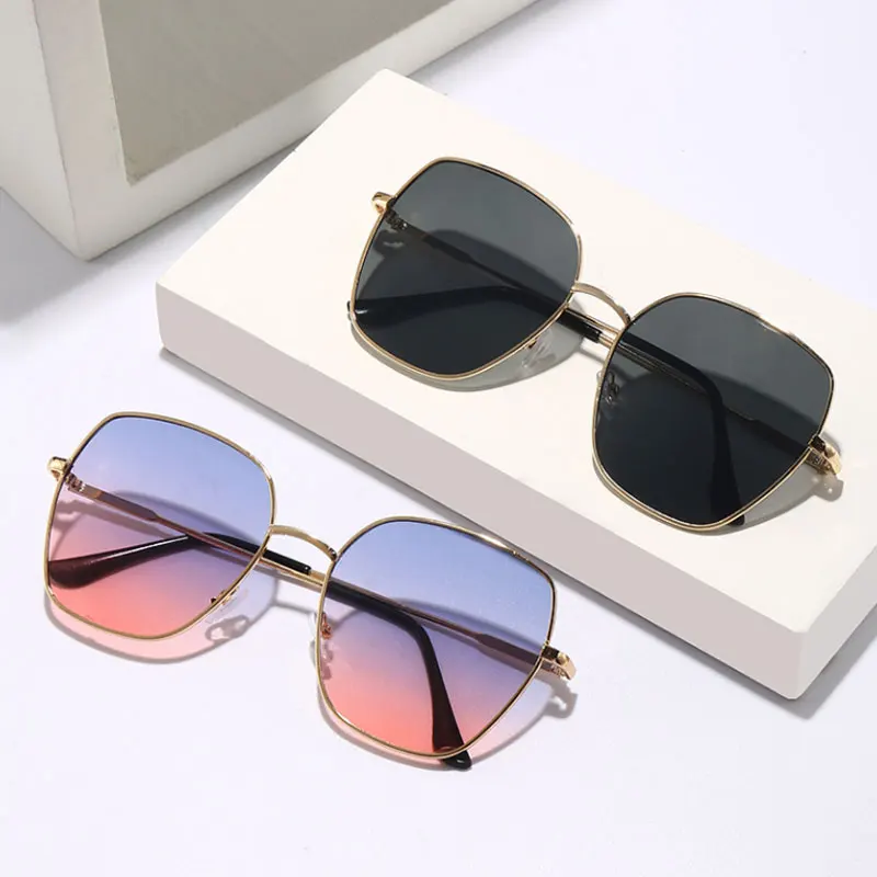

Солнцезащитные очки в стиле ретро UV400 для мужчин и женщин, модные градиентные солнечные очки в металлической оправе, роскошные брендовые, дл...