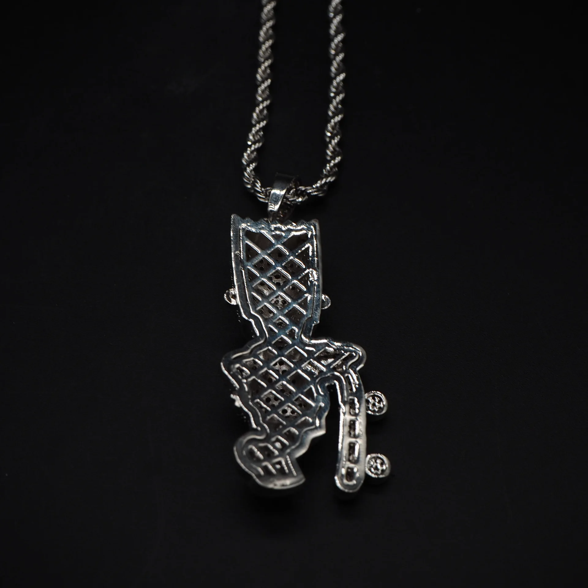 

Hip Hop Creative Simpson and Skateboard Necklace Pendant Men's Jewelry AAA Cubic Zircon Necklace Two-Color Party Jewelry Gift