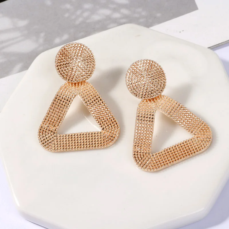 QTWINDY серьги для женщин массивные большие геометрические металлические женские