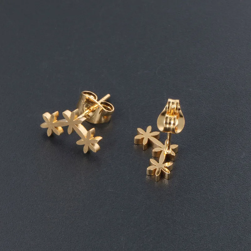 

Titanium Steel Jewelry Manufacturers Wholesale Sennv Simple Small Flower Earrings Electroplating 24 k Gold Fashion Women's