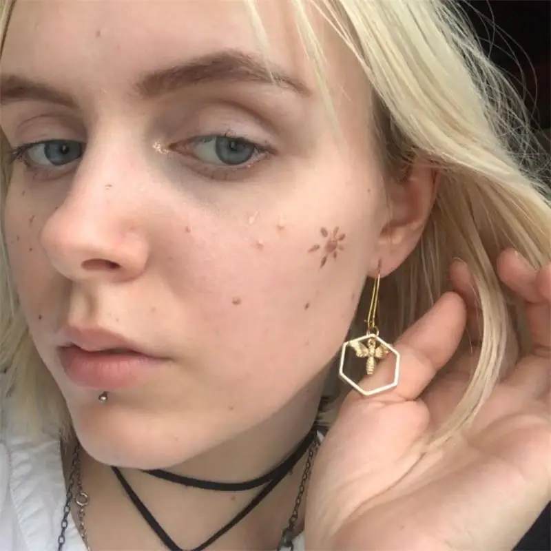 

Fashion Three Dimensional Geometric Creative Bee Earrings Temperament Women Earring Party Jewelry