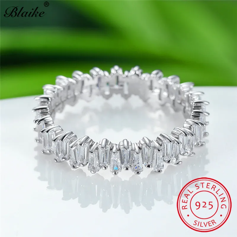 Минималистский нерегулярные прямоугольник с украшением в виде кристаллов