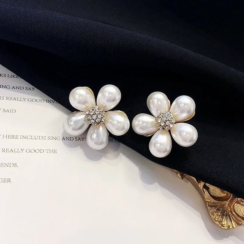 

Pearl Sun Flower Pearl crystal retro silvery needle Earrings women's lovely sweet Earrings fashion exquisite jewelry