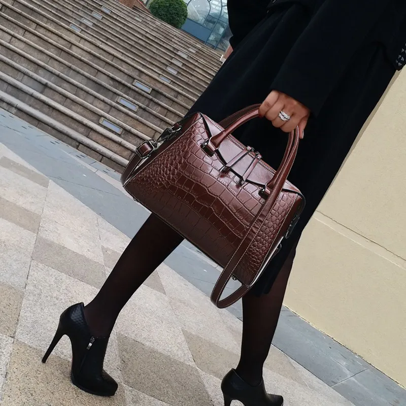 Сумка-тоут женская из экокожи брендовый дизайнерский саквояж на плечо