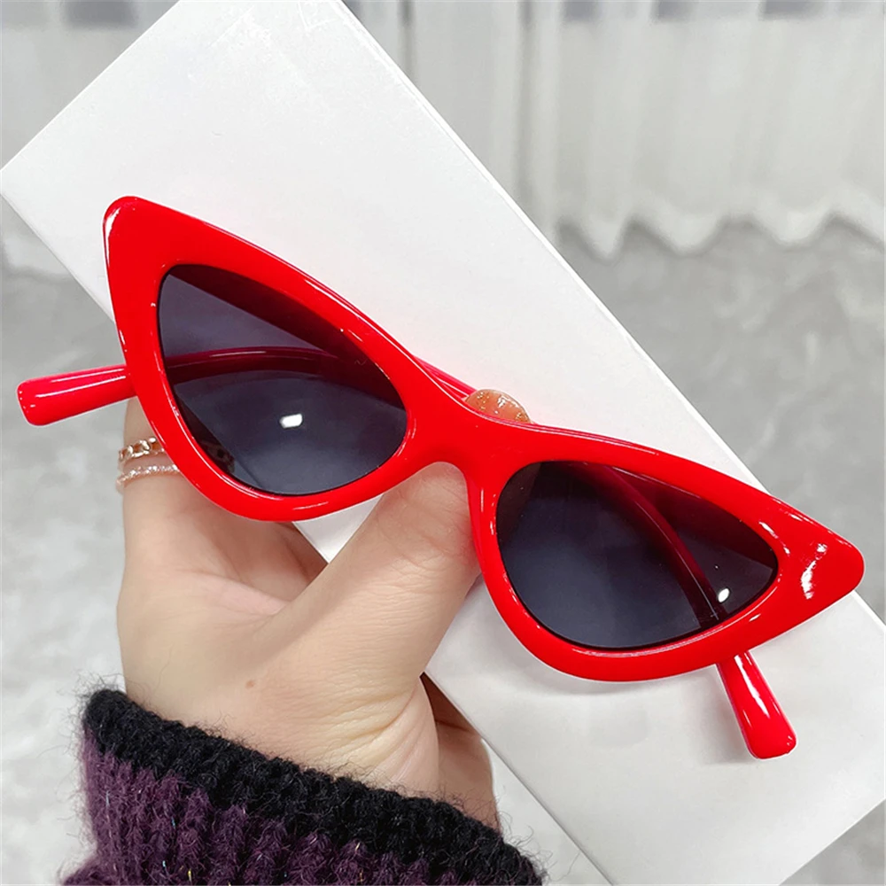 

1pc Narrow Frame Sunglasses for Boys Girls 3-9 Years UV Shadow Triangle Fashion Kids Retro Sun Glasses Party Favor Spring Outing