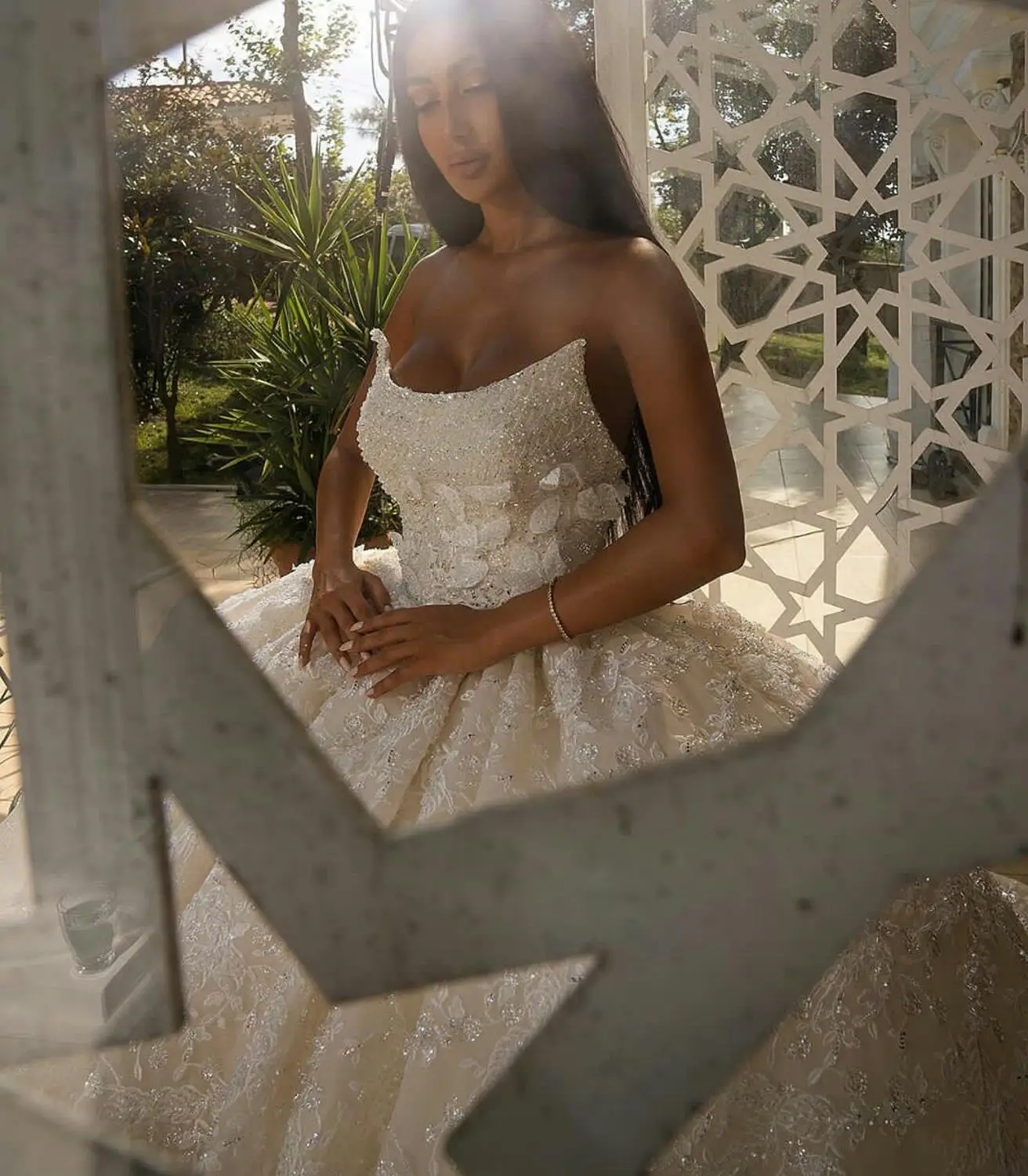 Arabic Luxury Ball Gown Wedding Dresses Lace Embroidery Strapless Vestidos De Novia 2020 Customize Sweep Train Bridal Dress