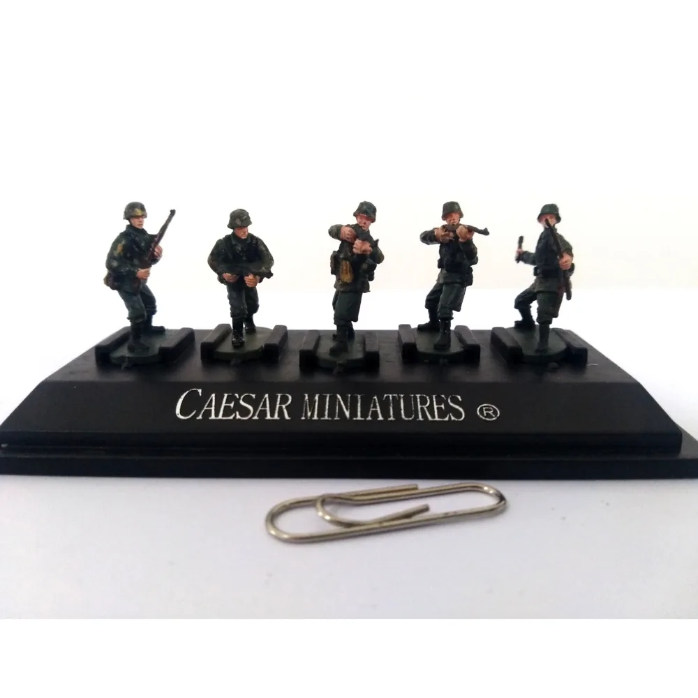 

1/72 PVC Die Casting WWII German Army 5-man Group Hand-drawn Tank Scene Miniature Landscape Miniature Model Boutique Collection