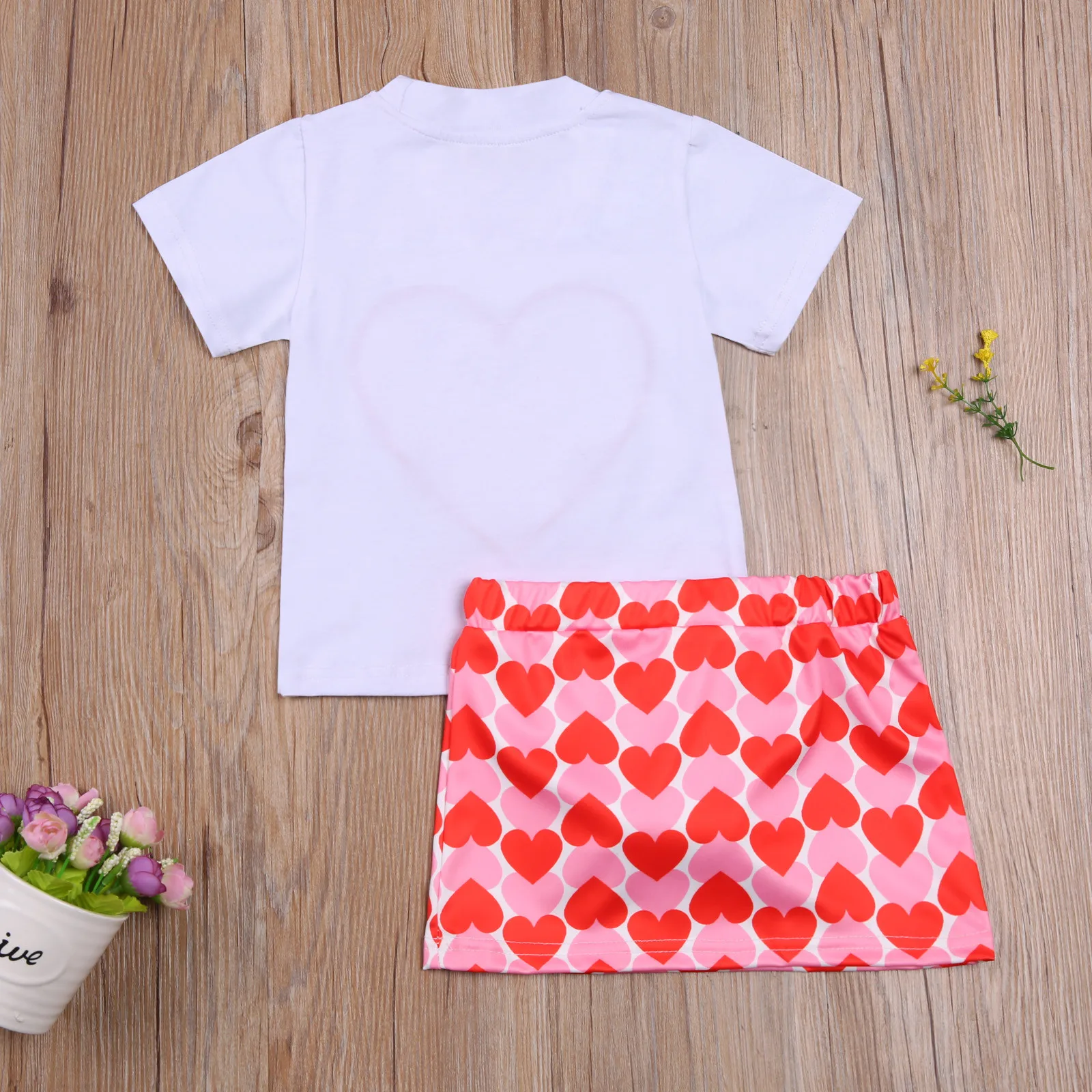

2021Baby Girls 2Pcs Valentine Suit Short Sleeve Round Neck Big Heart T-shirts with Printed Short A-line Skirts for Summer HOT