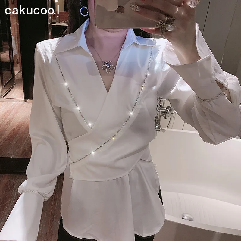 

Cakucool украшение крупным бисером, украшенная стразами, женские блузки весна с длинным рукавом V образным вырезом Пояса Blusa Chic корейские Блузки...