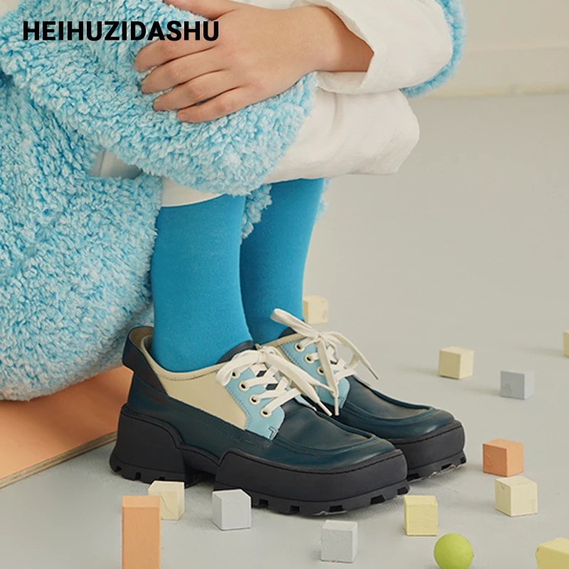 Женские туфли на плоской подошве черные кожаные в британском стиле шнуровке с