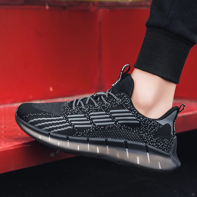 

2020 Brand Fashion Men Casual Shoes Flying Knit Lightweight Lace-up Walking Sneakers Trainer Male Footwear Zapatos De Hombre