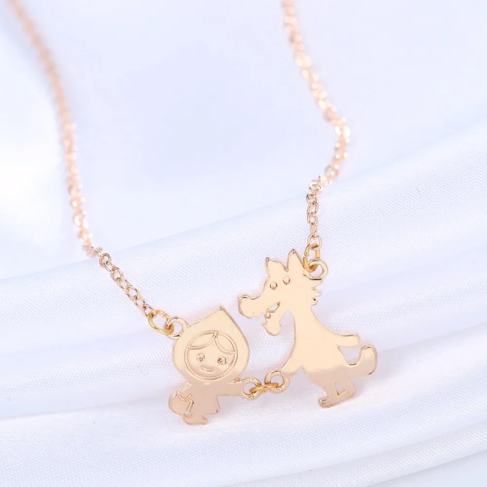 Ожерелье Chandler с маленьким красным капюшоном для верховой езды и подвеской волка