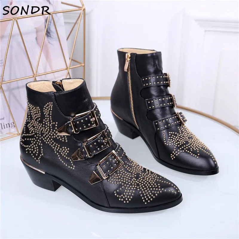 

Дизайнерские женские зимние ботильоны в стиле панк, мотоциклетные ботинки с заклепками и ремешком с пряжкой, кожаные ботинки челси с острым...