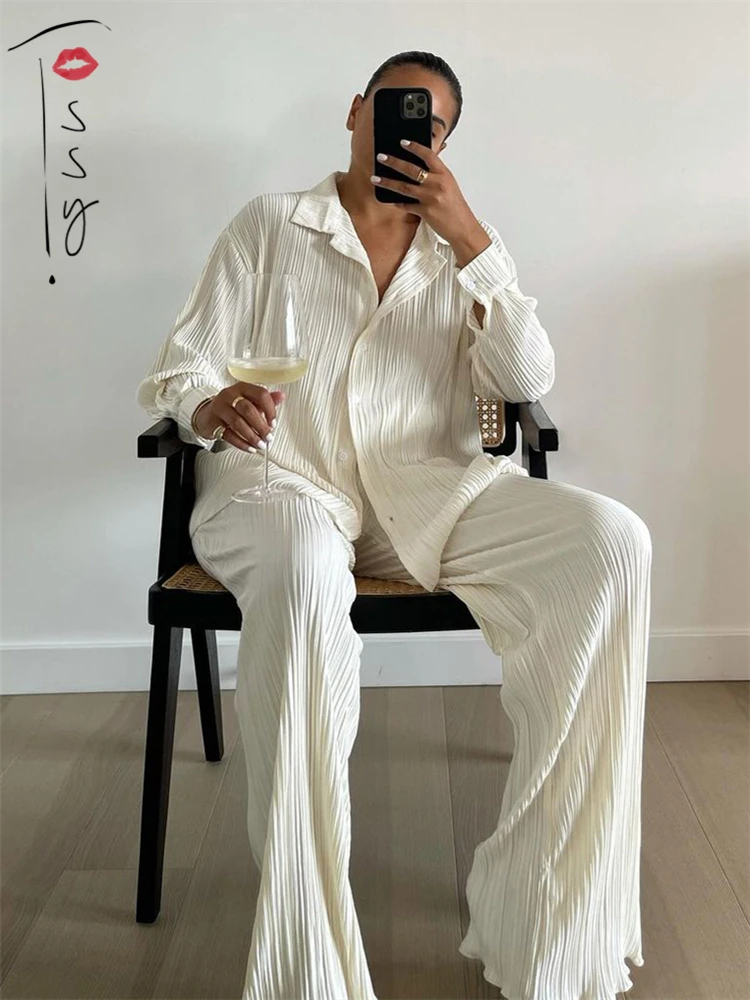 

Tossy 2022 New Luxury Pleated Women's Set Oversized Two Piece Set Turn Down Collar Shirt Top And Pants Sets Casual High Street