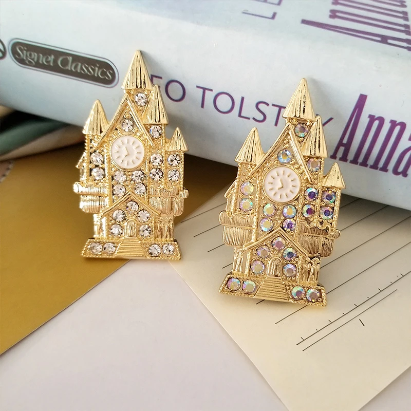 

Bell Tower Pins Golden Castle Pattern Brooches Crystal Badges Bag Hat Clothes Lapel Pins Classical Jewelry Gift for Woman Man
