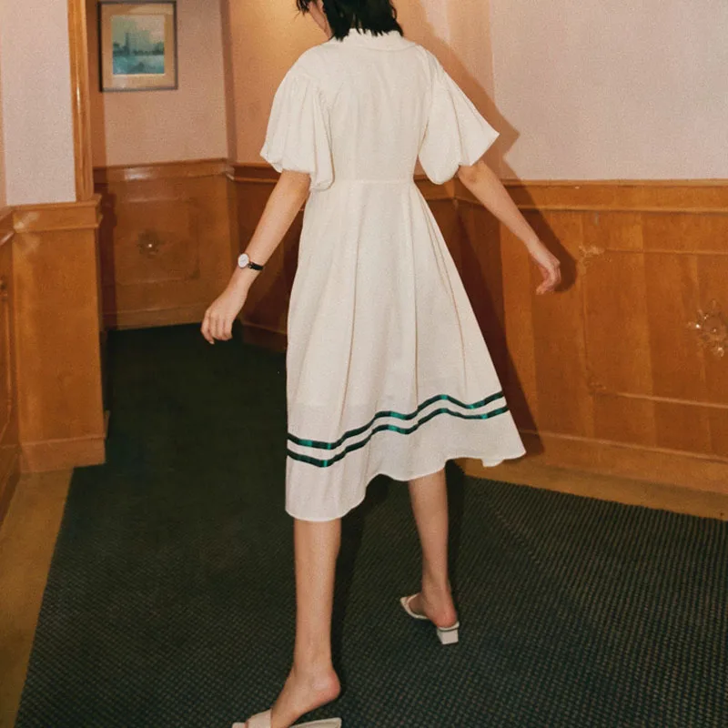 Возможно платье с пышными рукавами и бантом на пуговицах средней длины Цвет