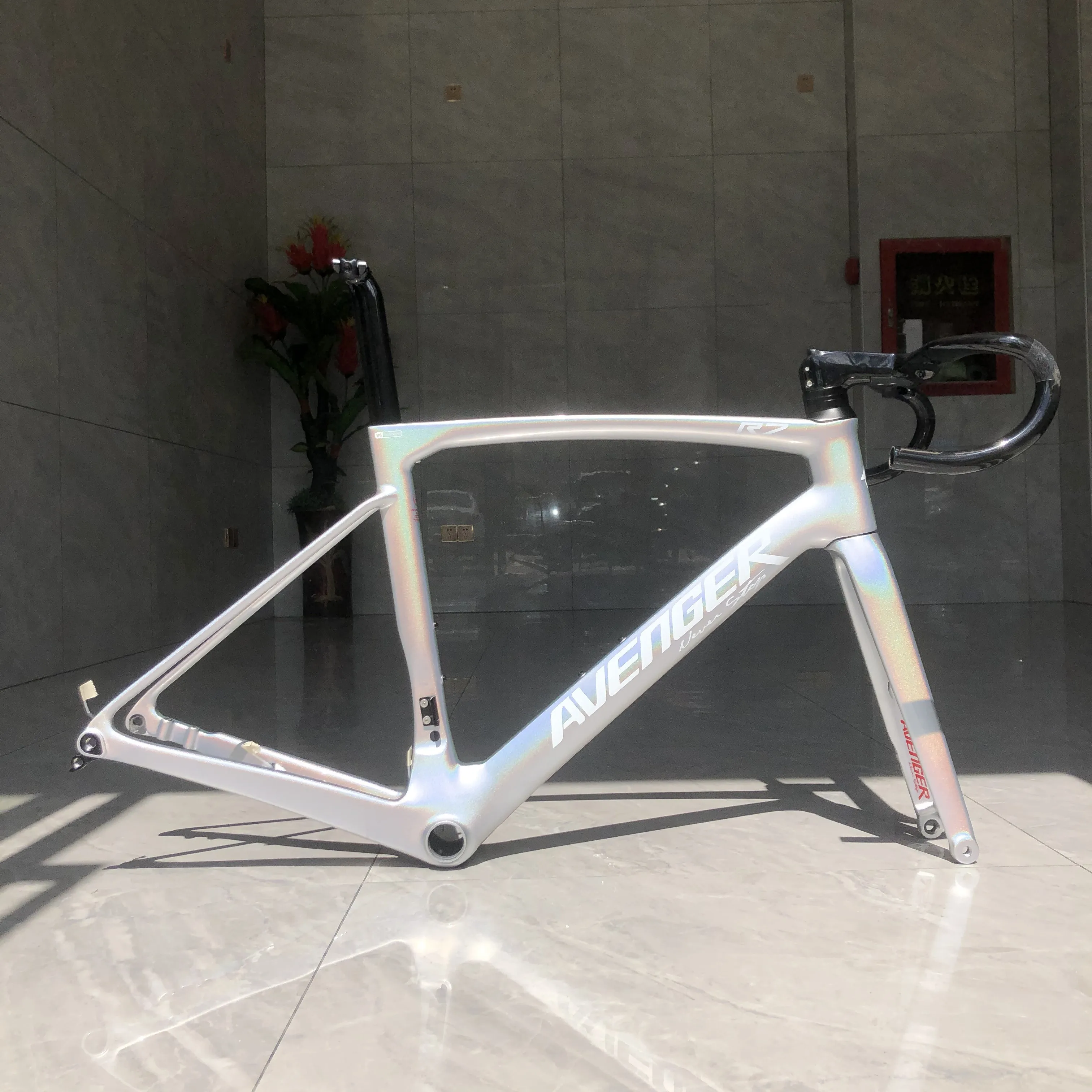 Карбоновая рама для гоночного велосипеда Aero с эффектом хамелеона внутренней