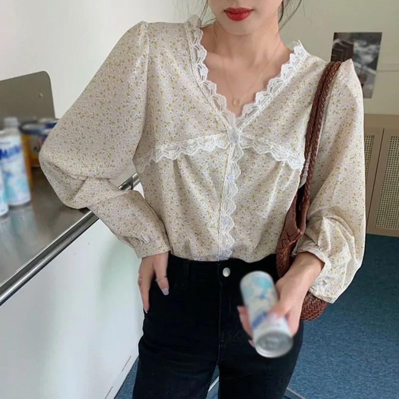 

Women's Floral Print V Neck Lace Patchwork Sweet Chiffon Shirt Blouses