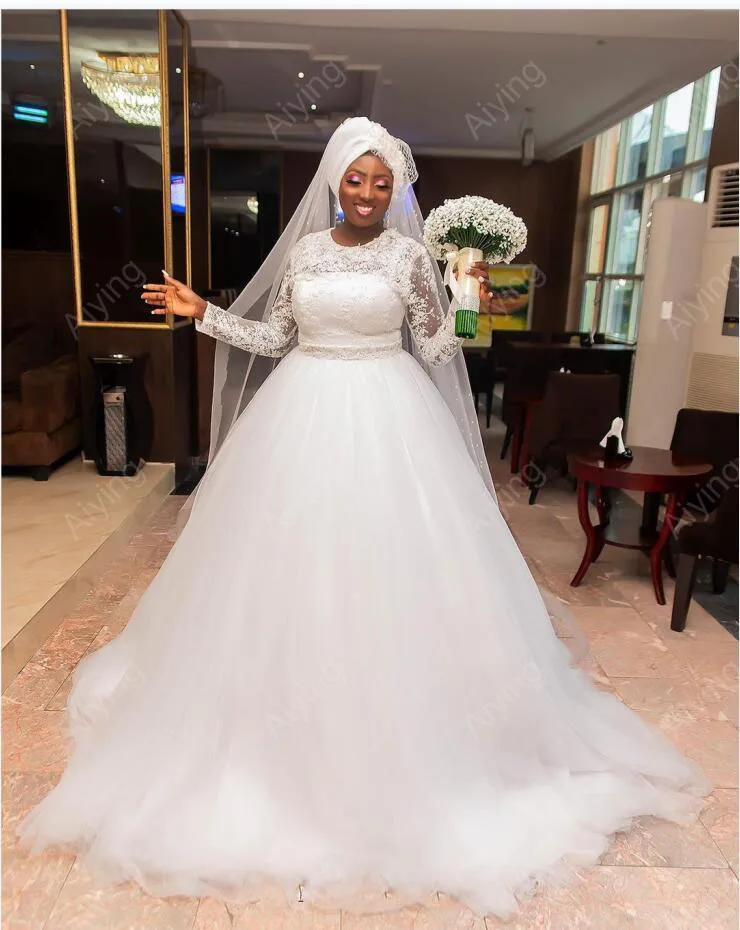 

A-Line Scoop Neckline Lace Applique Long Sleeve Wedding Dresses Brush Train Tulle Robe de Mariée Black Girls Bridal Gowns