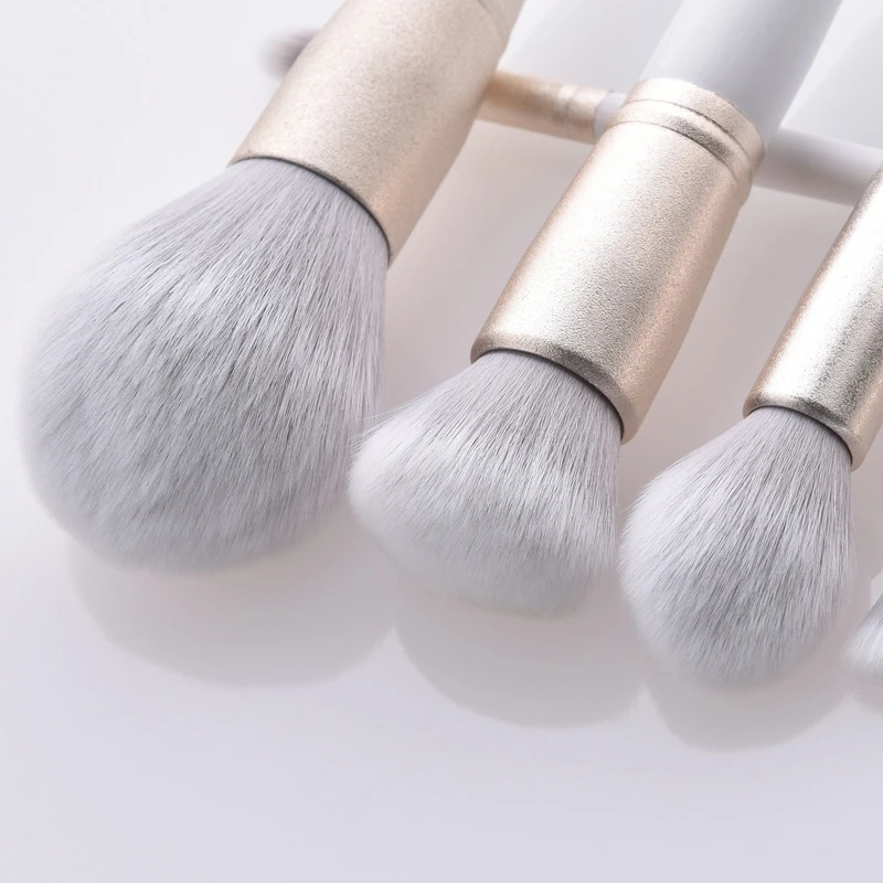 

Makeup Brush Kit 12 Pcs Synthetic Foundation Powder Concealers Eye Shadows Blush Face Sculpting Brush with Bag